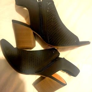 NWOT heels